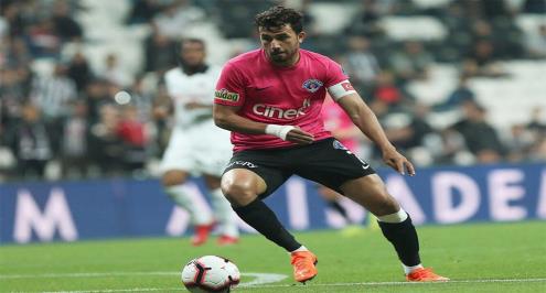 مصدر: قاسم باشا منح تريزيجيه شارة القائد لتكريمه قبل الرحيل